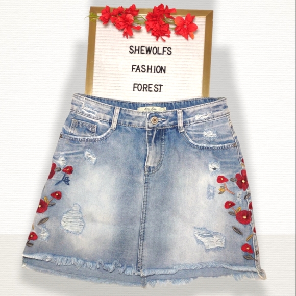 Miss Two Canadian Brand Lightwash Distressed Embroidered Floral Jean Skirt Large - Picture 1 of 14
